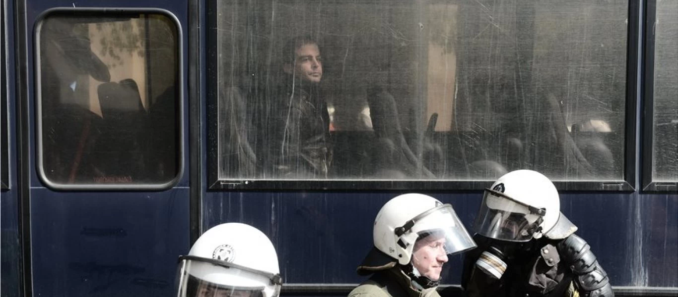 Επεισόδια στην πορεία για τον Δ.Κουφοντίνα - Προσήχθη ο γιός του Έκτορας! (φώτο)